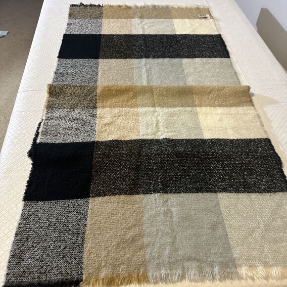 Anthropologie Women's Plaid Blanket Long Scarf Multicolor‎ Beige Black Preppy - Picture 3 of 4